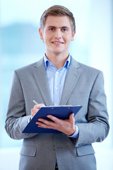 Canvas Print - Businessman with clipboard