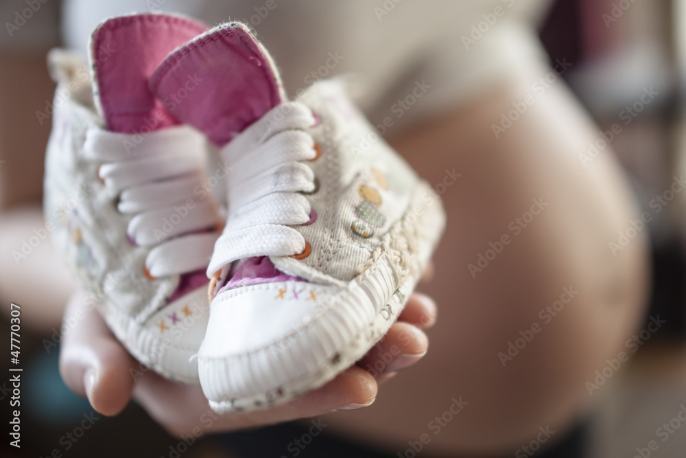 Ciąża-dziecięce buciki - obrazy, fototapety, plakaty 