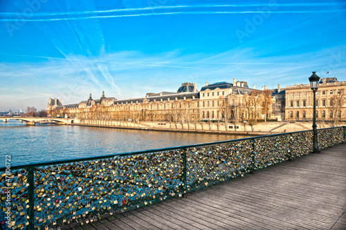 Photographie Louvre Museum and Pont des arts, Paris - France
