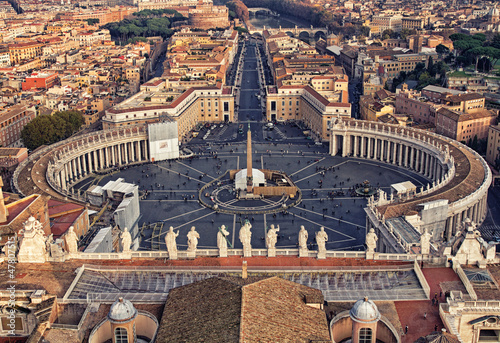 Fototapeta na wymiar Piazza San Pietro in Vatican City