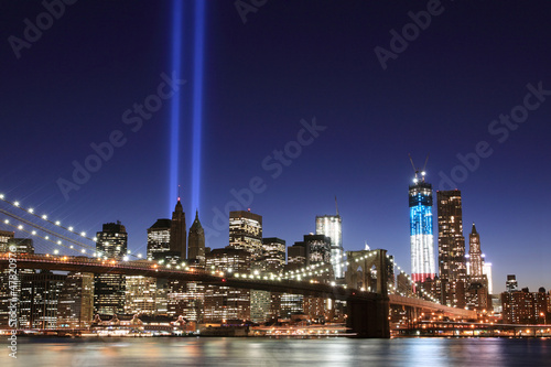 most-brooklinski-i-instalacja-tribute-in-light-noca