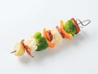 Canvas Print - Vegetable skewer with pieces of fried pork belly