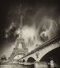 Fototapete - Storm above Eiffel Tower in Paris