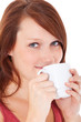 © Kaesler Media - Attraktive junge Frau genießt einen Becher Kaffee