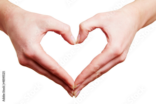 Zwei haende bilden ein herz