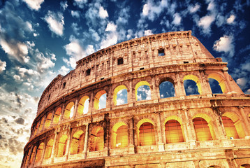 Wall Mural - Wonderful view of Colosseum in all its magnificience - Autumn su