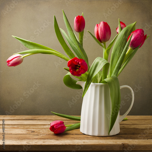 Fototapeta do kuchni Still life with tulips bouquet on wooden table