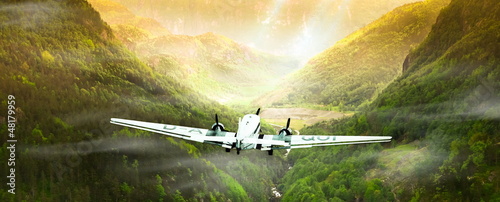 lecacy-samolot-na-tle-pieknego-zielonego-krajobrazu