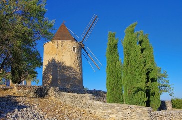 Wall Mural - Saint-Saturnin-les-Apt Muehle 01