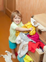 Poster -  Baby girl  chooses dress