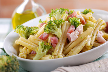 Canvas Print - casarecce con broccoli e pancetta