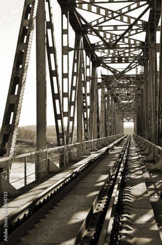 Naklejka - mata magnetyczna na lodówkę Stary zabytkowy most kolejowy nad rzeką