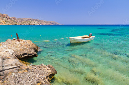 Plakat na zamówienie Boat on the blue lagoon of Vai beach, Crete