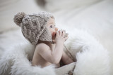 Fototapeta  - niemowlę w czapeczce