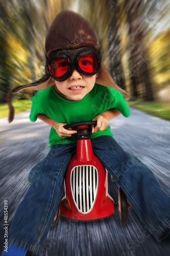 Naklejka nad blat kuchenny Boy on toy racing car