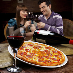 Poster - casal na pizzaria