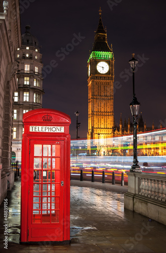 Obraz w ramie London Telephone Box with Big Ben & Bus Trails