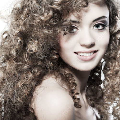 Naklejka na szybę Young beautiful woman with long curly hairs
