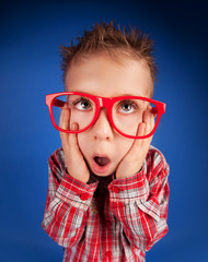 Fototapete - Five years old little boy with expressive face