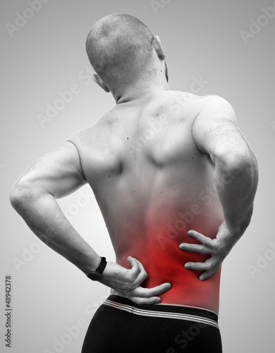 Fotografía Homme se tenant le dos à cause de la douleur