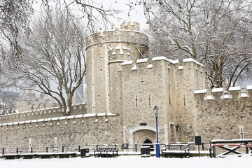 Fototapete - Snow covered Tower of London