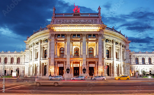 Obraz Dibond Teatr Burgtheater w Wiedniu, Austria w nocy