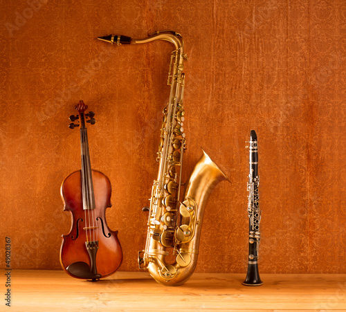 klasyczna-muzyka-sax-tenorowy-saksofon-skrzypce-i-klarnet-rocznika