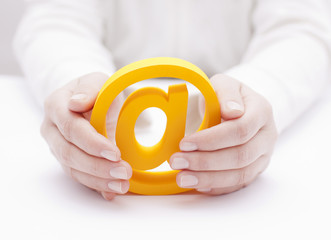 Poster - 3d email symbol protected by hands