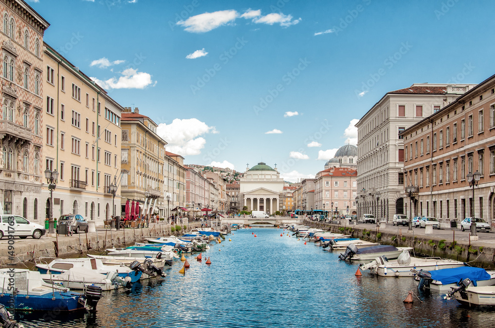 Canal Grande in Trieste - obrazy, fototapety, plakaty 