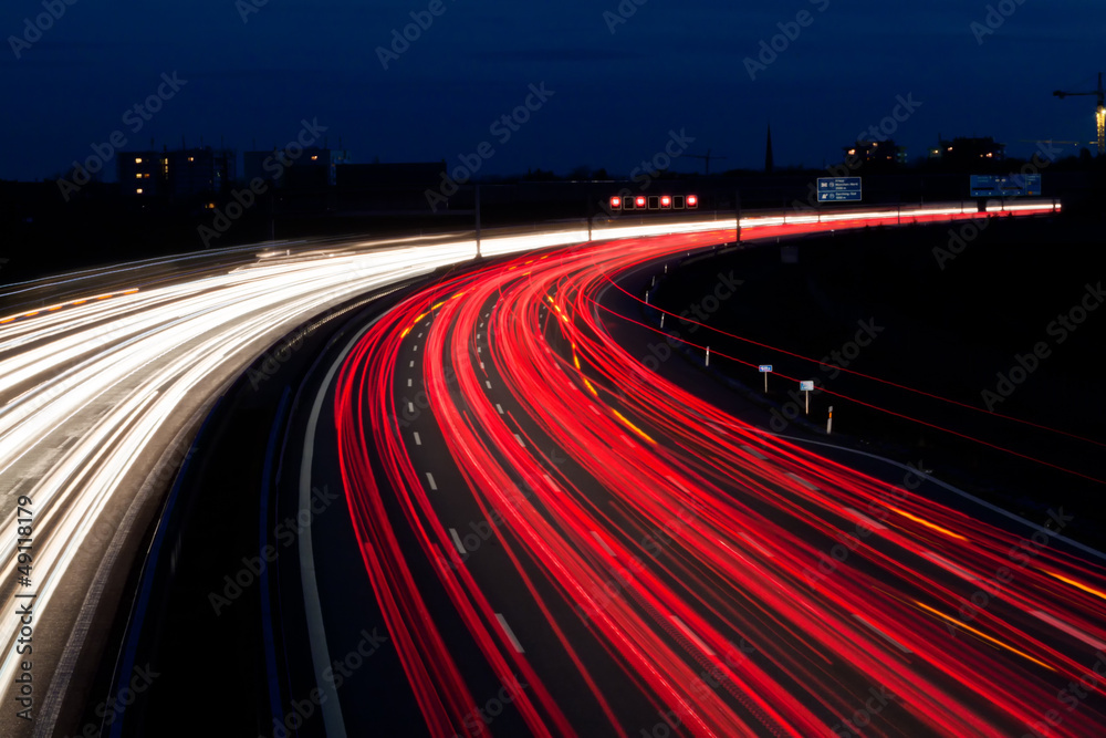 Autos auf Autobahn bei Nacht - obrazy, fototapety, plakaty 
