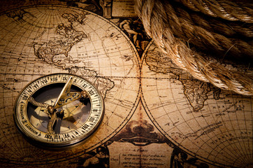 Fototapete - old compass and rope on vintage map 1752