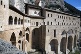 Fototapeta Na drzwi - Monastero Di San Benedetto, esterno