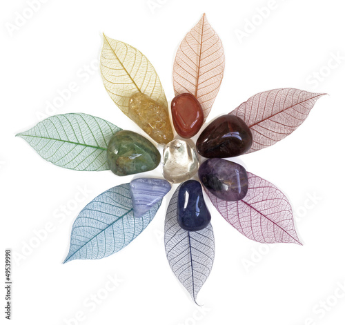 Fototapeta do kuchni Chakra crystals on leaves