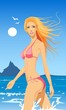 sahilde yürüyen bikinili kadın