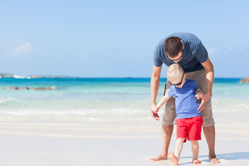 Canvas Print - family at the beach