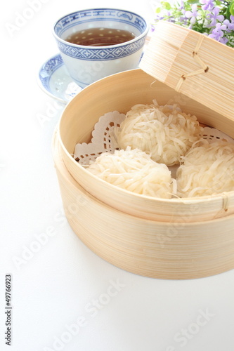 Cuadros en Lienzo chinese cuisine, Shumai in bamboo steamer for yam cha image