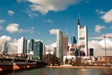 Frankfurter Bankenviertel mit Untermainbrücke