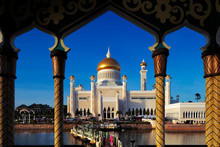 Sultan Omar Ali Saifuddien Mosque In Brunei