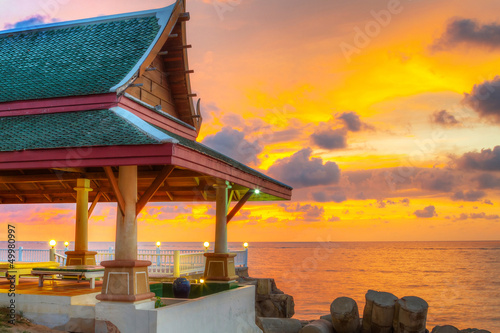 Naklejka na drzwi Oriental Thai architecture on the beach at sunset