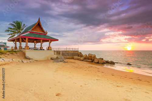 zadziwiajacy-zmierzch-na-plazy-koh-kho-khao-wyspa-w-tajlandia