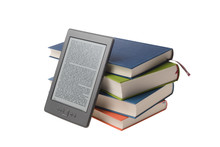 Bücherstapel Mit E-Book Reader Kindle