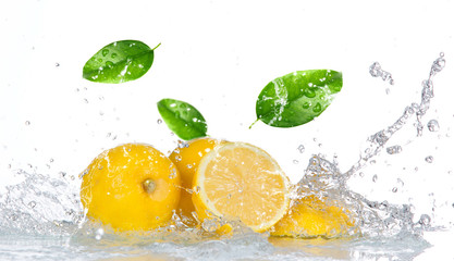 Poster - Lemon with water splash isolated on white