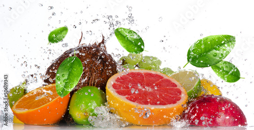 Naklejka - mata magnetyczna na lodówkę Fresh fruits with water splash isolated on white