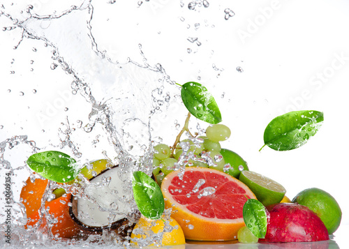 Naklejka - mata magnetyczna na lodówkę Fresh fruits with water splash isolated on white