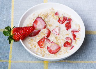 healthy food - cereal with fresh strawberries