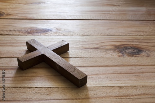 Nowoczesny obraz na płótnie Cross over wood table with window light