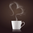 Kaffeetasse mit Dampf in Herzform