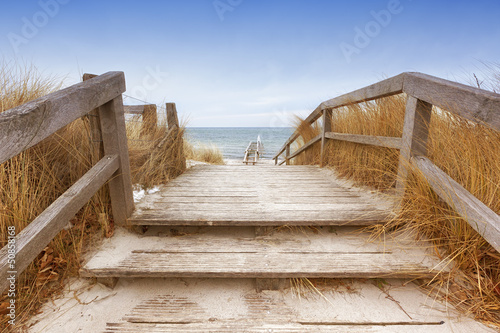 Fototapeta na wymiar Treppe zum Ostseestrand Heiligenhafen im Winter