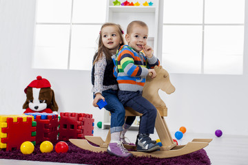 Canvas Print - Kids playing in the room