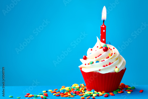 Fototapeta na wymiar Birthday cupcake